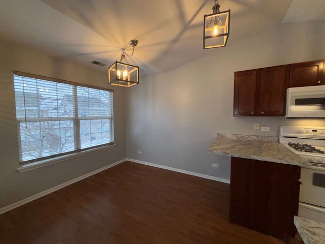 1313 N Red Oak Circle 4, Round Lake Beach, IL 60073