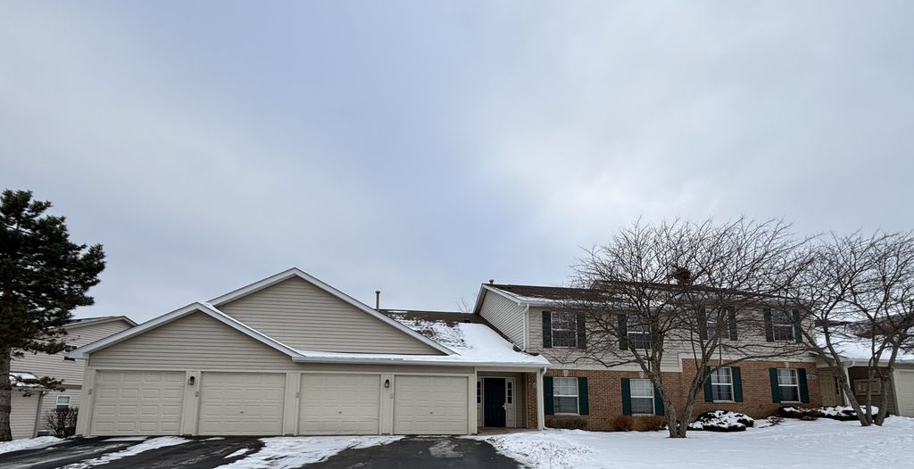 1313 N Red Oak Circle 4, Round Lake Beach, IL 60073