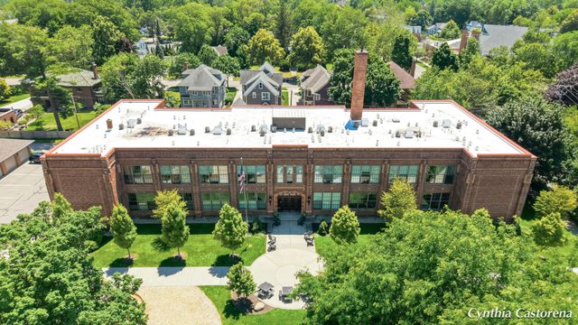 156 W 11th Street 102, Holland, MI 49423