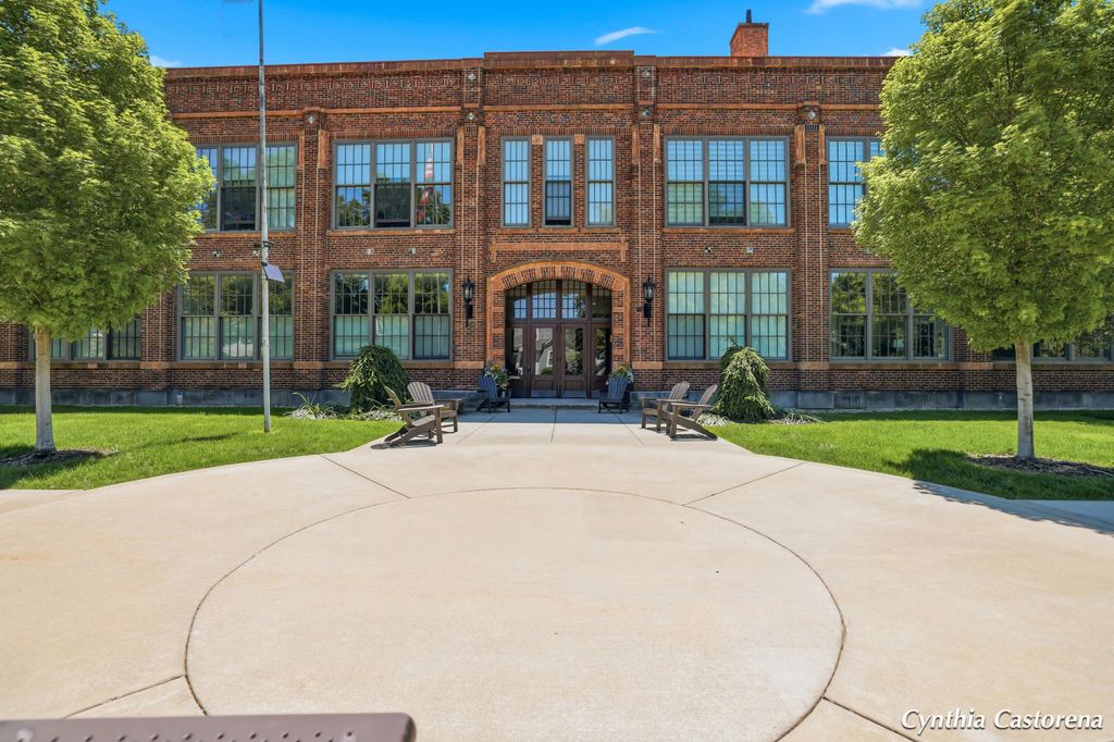 156 W 11th Street 102, Holland, MI 49423