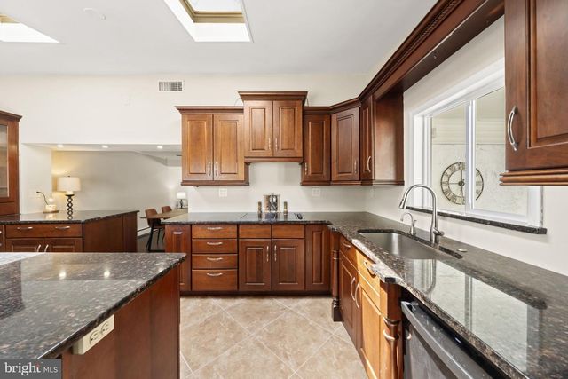 373 LEROY ST, Philadelphia, PA 19128