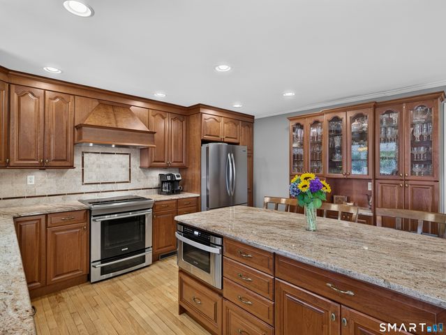 7 Shawandassee Road, Waterford, CT 06385