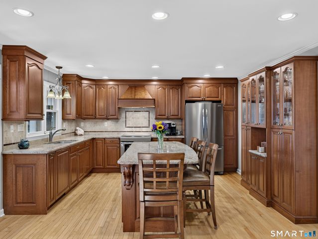 7 Shawandassee Road, Waterford, CT 06385