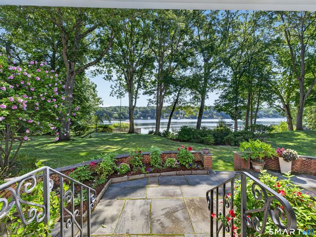 7 Shawandassee Road, Waterford, CT 06385