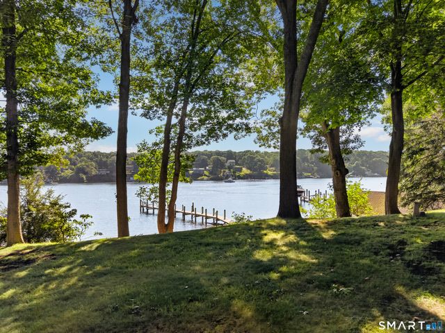 7 Shawandassee Road, Waterford, CT 06385