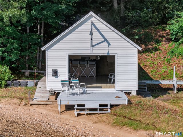 7 Shawandassee Road, Waterford, CT 06385