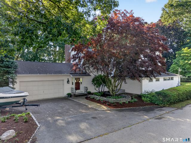 7 Shawandassee Road, Waterford, CT 06385