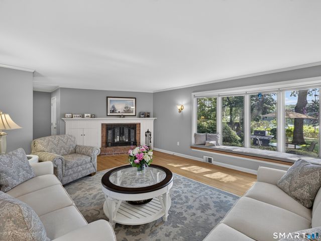 7 Shawandassee Road, Waterford, CT 06385