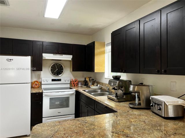 1926 NW 60th St, Miami, FL 33142