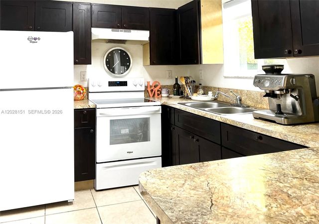1926 NW 60th St, Miami, FL 33142