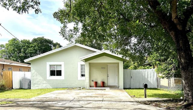 1926 NW 60th St, Miami, FL 33142
