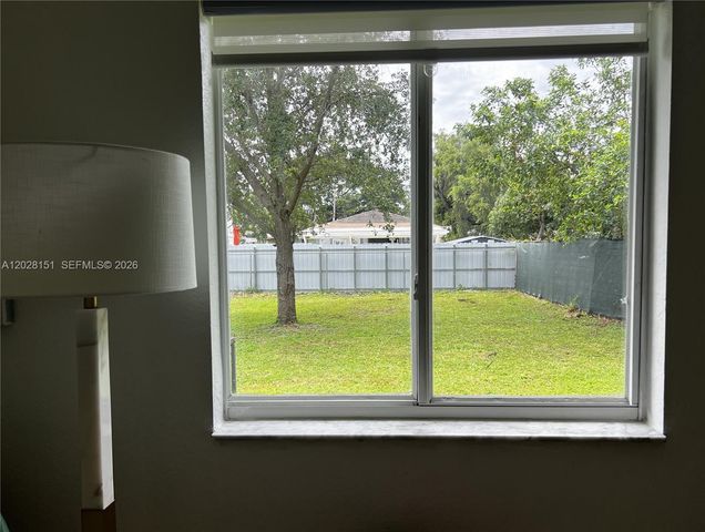 1926 NW 60th St, Miami, FL 33142