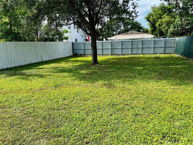 1926 NW 60th St, Miami, FL 33142