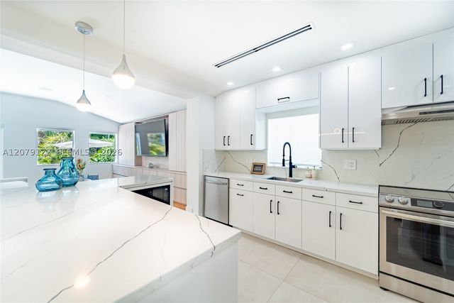 8926 Emerson Ave, Surfside, FL 33154