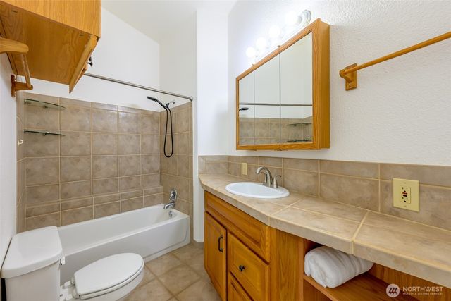 19290 E State Route 106, Belfair, WA 98528