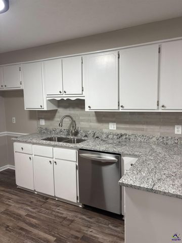 422 Lake Front Drive, Warner Robins, GA 31088