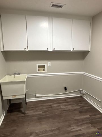 422 Lake Front Drive, Warner Robins, GA 31088