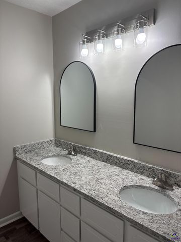 422 Lake Front Drive, Warner Robins, GA 31088