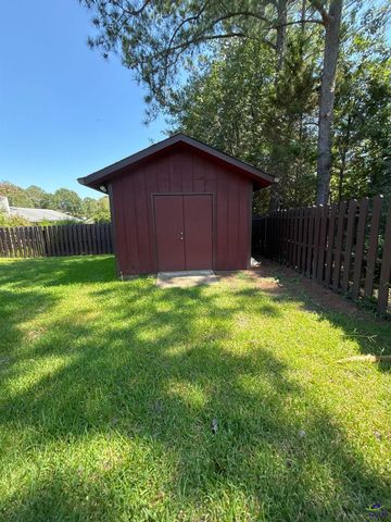 422 Lake Front Drive, Warner Robins, GA 31088