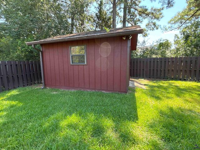 422 Lake Front Drive, Warner Robins, GA 31088