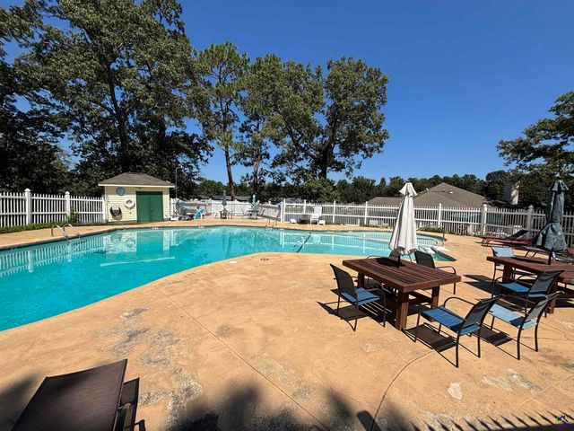 422 Lake Front Drive, Warner Robins, GA 31088