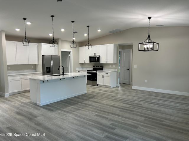 839 Everglade Avenue SE, Palm Bay, FL 32909