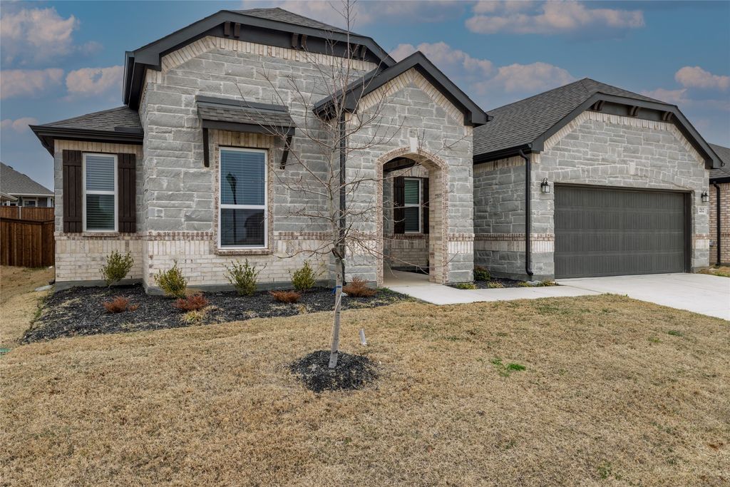 212 Colvin Lane, Justin, TX 76247 — exterior