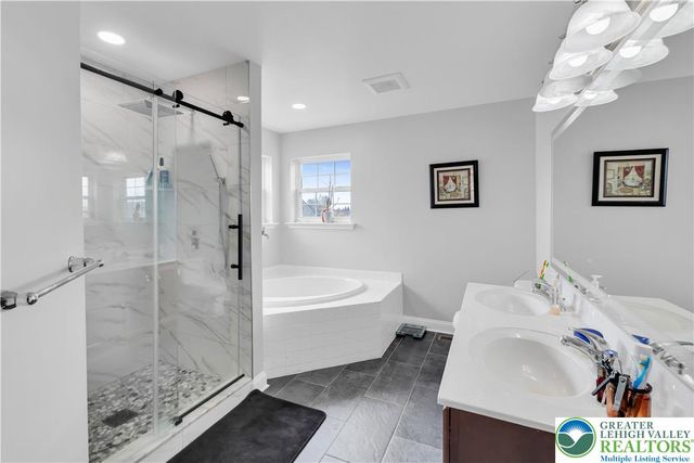 1702 Windmill Lane, Upper Macungie Twp, PA 18031