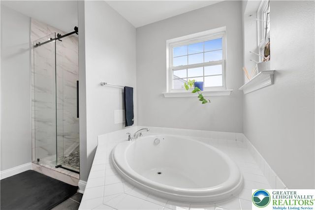 1702 Windmill Lane, Upper Macungie Twp, PA 18031