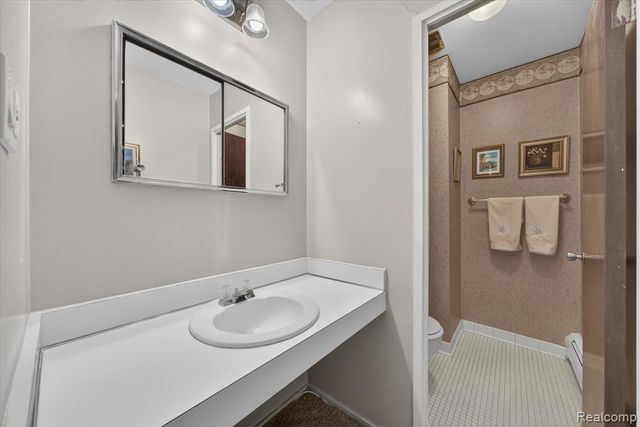 32050 Grand River Avenue 56, Farmington, MI 48336