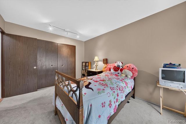 32050 Grand River Avenue 56, Farmington, MI 48336