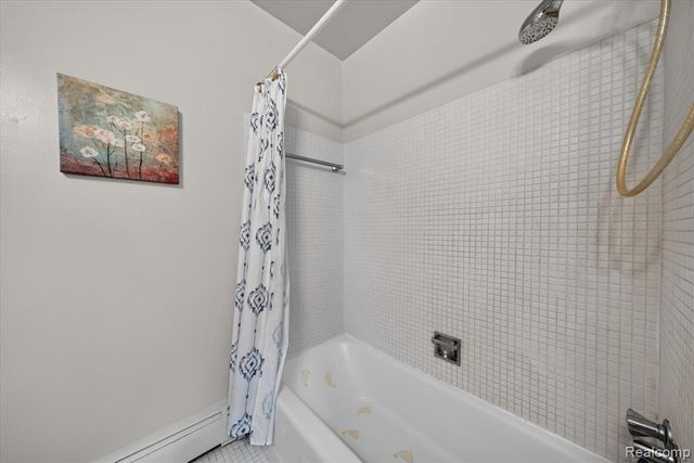 32050 Grand River Avenue 56, Farmington, MI 48336