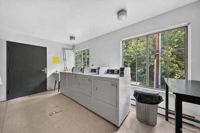 32050 Grand River Avenue 56, Farmington, MI 48336