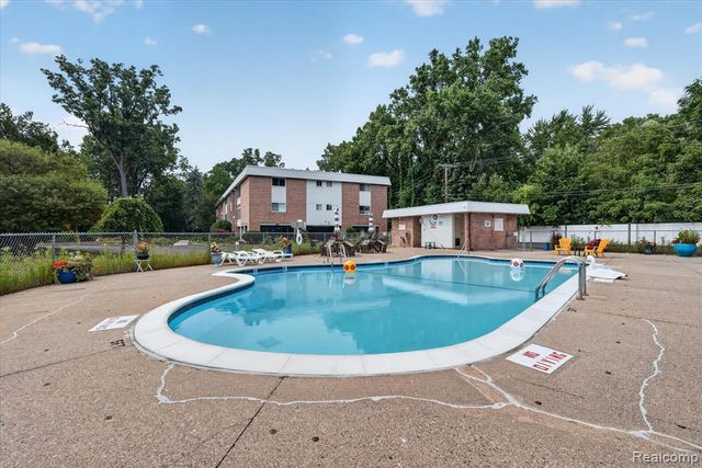 32050 Grand River Avenue 56, Farmington, MI 48336