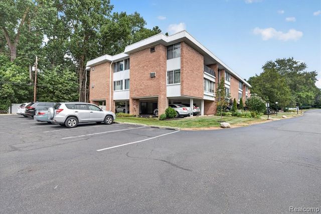 32050 Grand River Avenue 56, Farmington, MI 48336