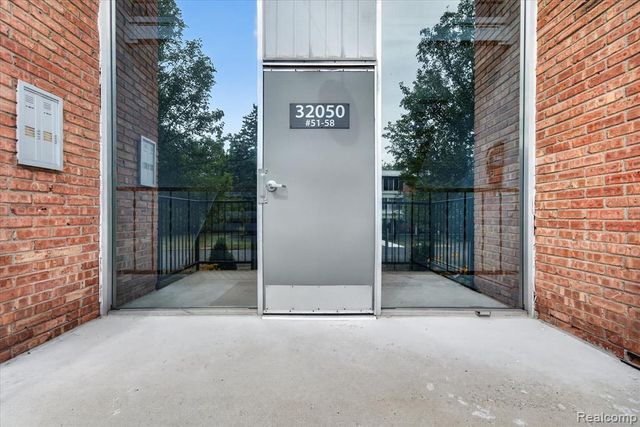 32050 Grand River Avenue 56, Farmington, MI 48336