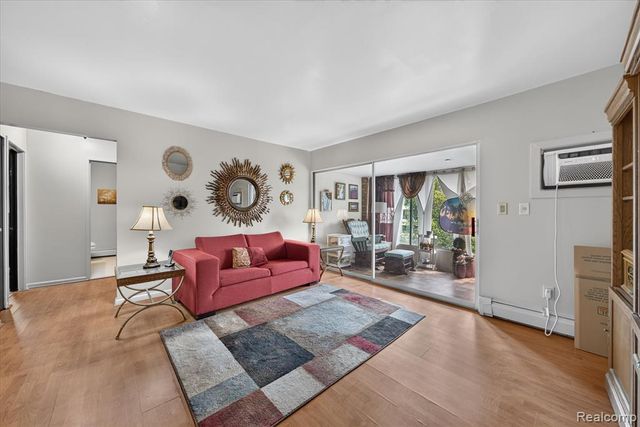32050 Grand River Avenue 56, Farmington, MI 48336