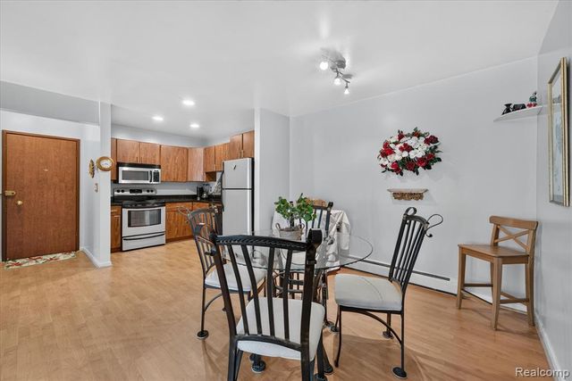32050 Grand River Avenue 56, Farmington, MI 48336