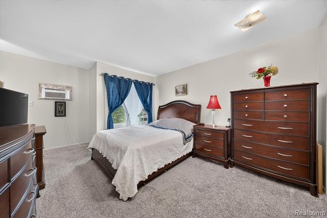 32050 Grand River Avenue 56, Farmington, MI 48336