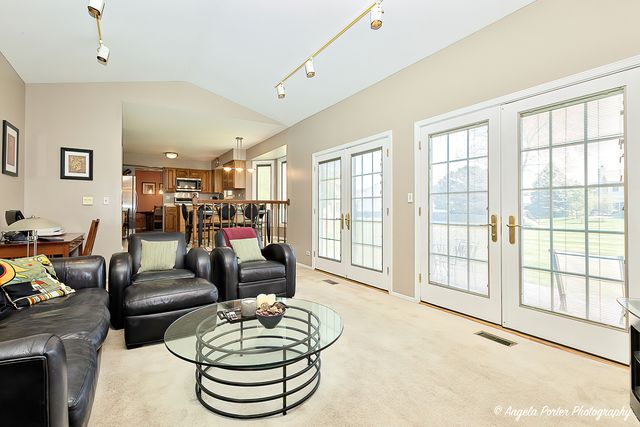 213 Stanton Drive, Buffalo Grove, IL 60089