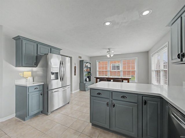 8737 Clear Creek Drive, Evansville, IN 47711