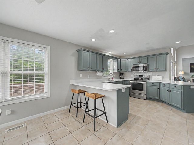 8737 Clear Creek Drive, Evansville, IN 47711