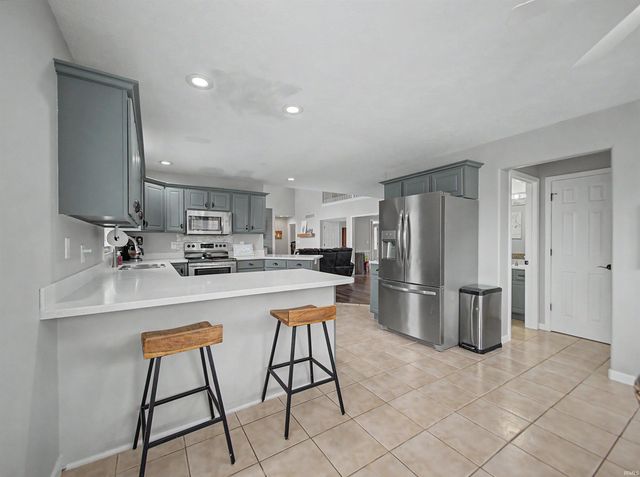 8737 Clear Creek Drive, Evansville, IN 47711