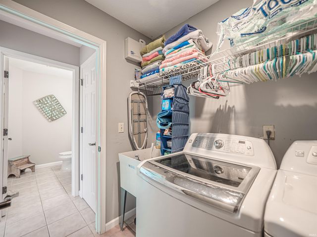 8737 Clear Creek Drive, Evansville, IN 47711