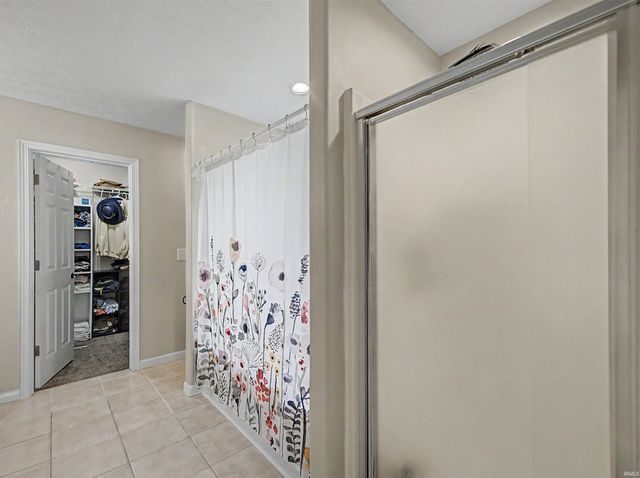 8737 Clear Creek Drive, Evansville, IN 47711