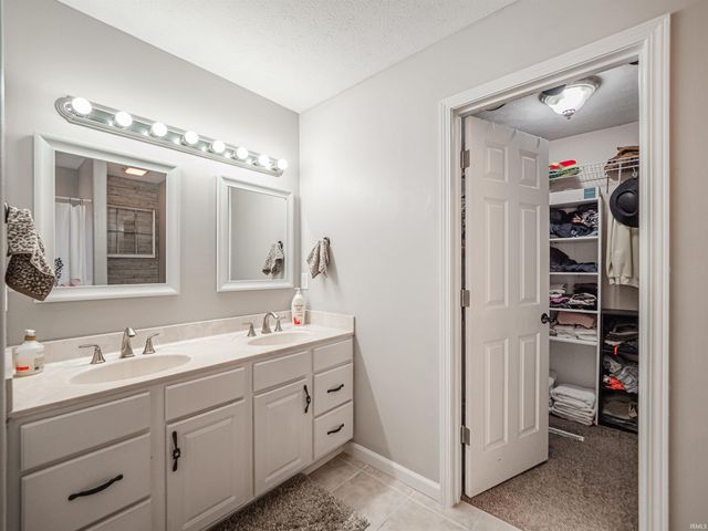 8737 Clear Creek Drive, Evansville, IN 47711
