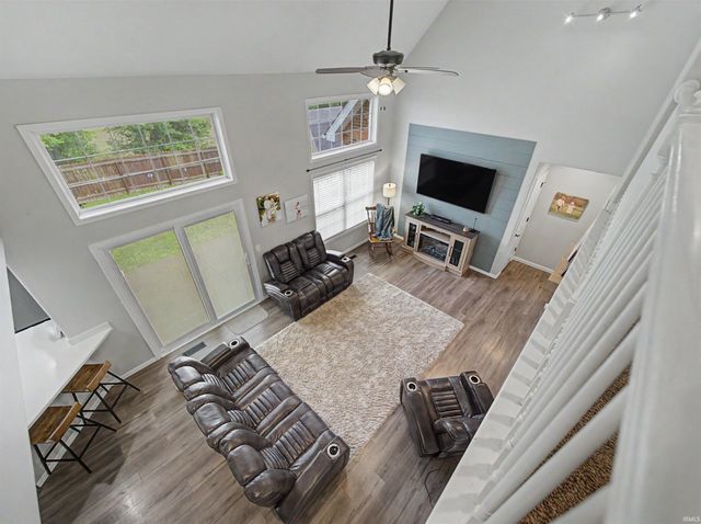 8737 Clear Creek Drive, Evansville, IN 47711