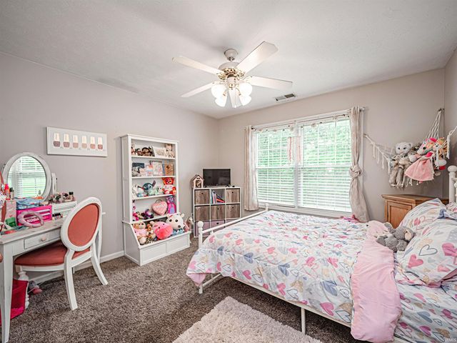 8737 Clear Creek Drive, Evansville, IN 47711