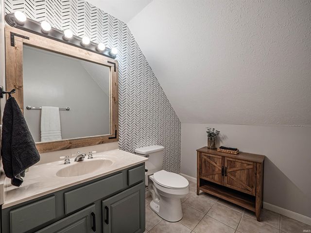 8737 Clear Creek Drive, Evansville, IN 47711