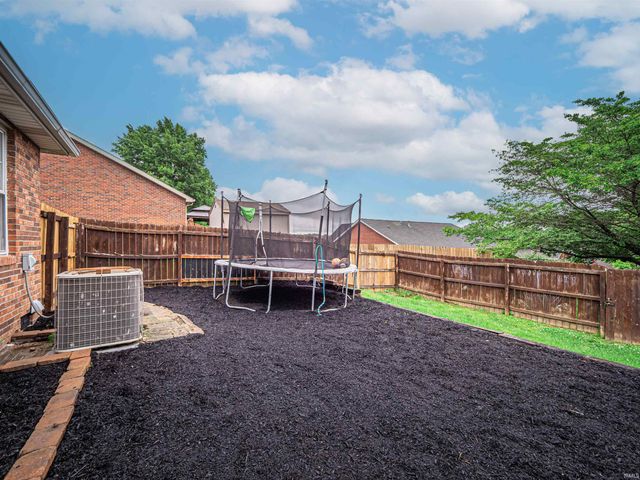 8737 Clear Creek Drive, Evansville, IN 47711